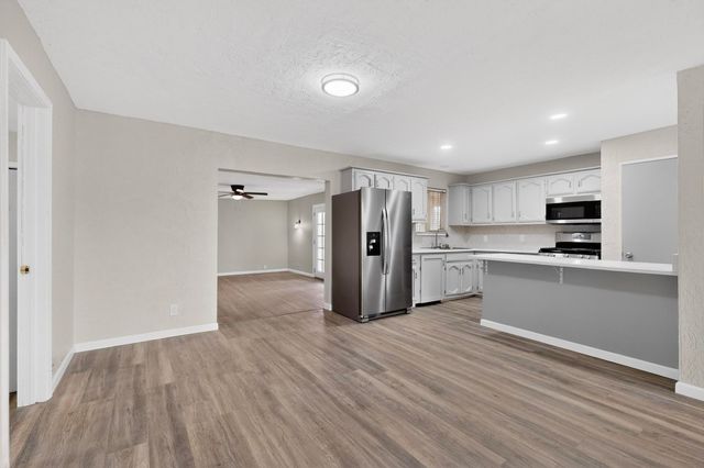 1920 Sanford Avenue SW, Albuquerque, NM 87105