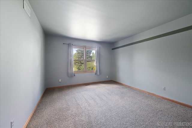 13 Saddlewood Court, Sugar Grove, IL 60554