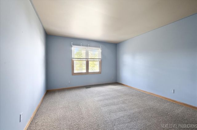 13 Saddlewood Court, Sugar Grove, IL 60554