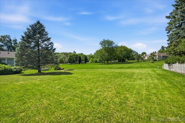 13 Saddlewood Court, Sugar Grove, IL 60554