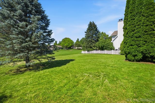 13 Saddlewood Court, Sugar Grove, IL 60554