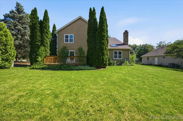 13 Saddlewood Court, Sugar Grove, IL 60554