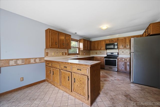 13 Saddlewood Court, Sugar Grove, IL 60554