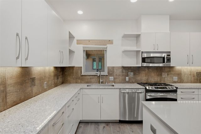 901 Allahna Way, Santa Fe, NM 87501