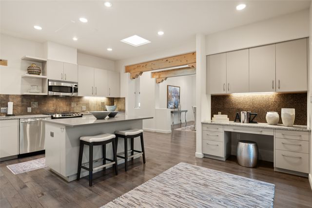 901 Allahna Way, Santa Fe, NM 87501