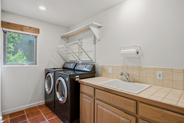 901 Allahna Way, Santa Fe, NM 87501