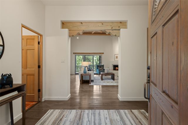 901 Allahna Way, Santa Fe, NM 87501