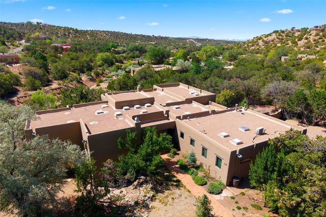 901 Allahna Way, Santa Fe, NM 87501