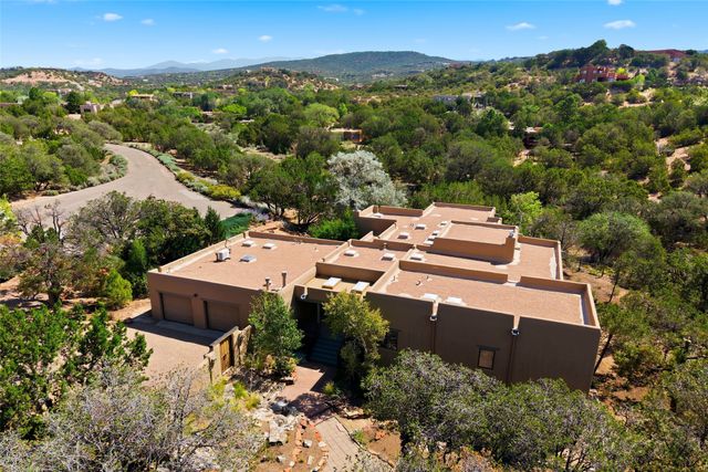 901 Allahna Way, Santa Fe, NM 87501