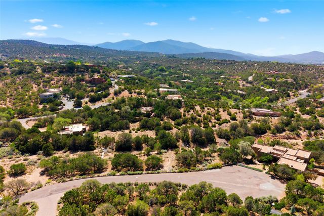 901 Allahna Way, Santa Fe, NM 87501