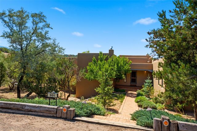 901 Allahna Way, Santa Fe, NM 87501
