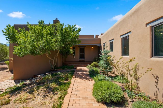 901 Allahna Way, Santa Fe, NM 87501