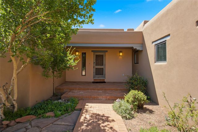 901 Allahna Way, Santa Fe, NM 87501