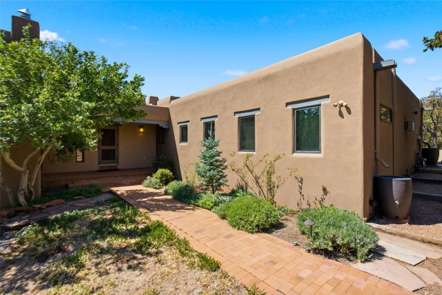 901 Allahna Way, Santa Fe, NM 87501