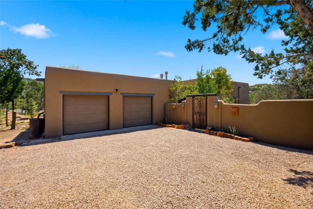 901 Allahna Way, Santa Fe, NM 87501