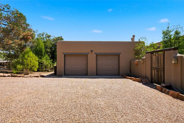 901 Allahna Way, Santa Fe, NM 87501