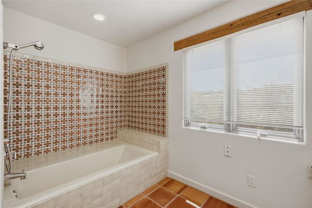 901 Allahna Way, Santa Fe, NM 87501