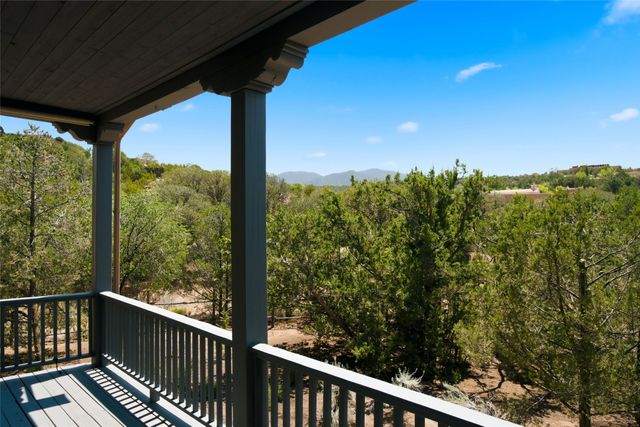 901 Allahna Way, Santa Fe, NM 87501
