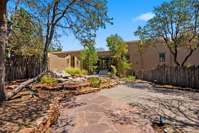901 Allahna Way, Santa Fe, NM 87501