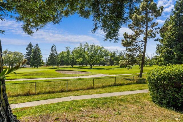 711 Racquet Club Cir, Rohnert Park, CA 94928