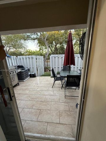 13867 SW 62nd Ter, Miami, FL 33183