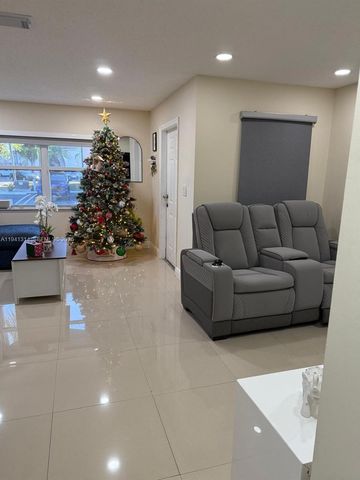 13867 SW 62nd Ter, Miami, FL 33183