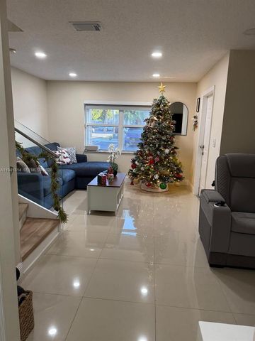 13867 SW 62nd Ter, Miami, FL 33183