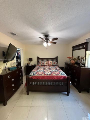 13867 SW 62nd Ter, Miami, FL 33183