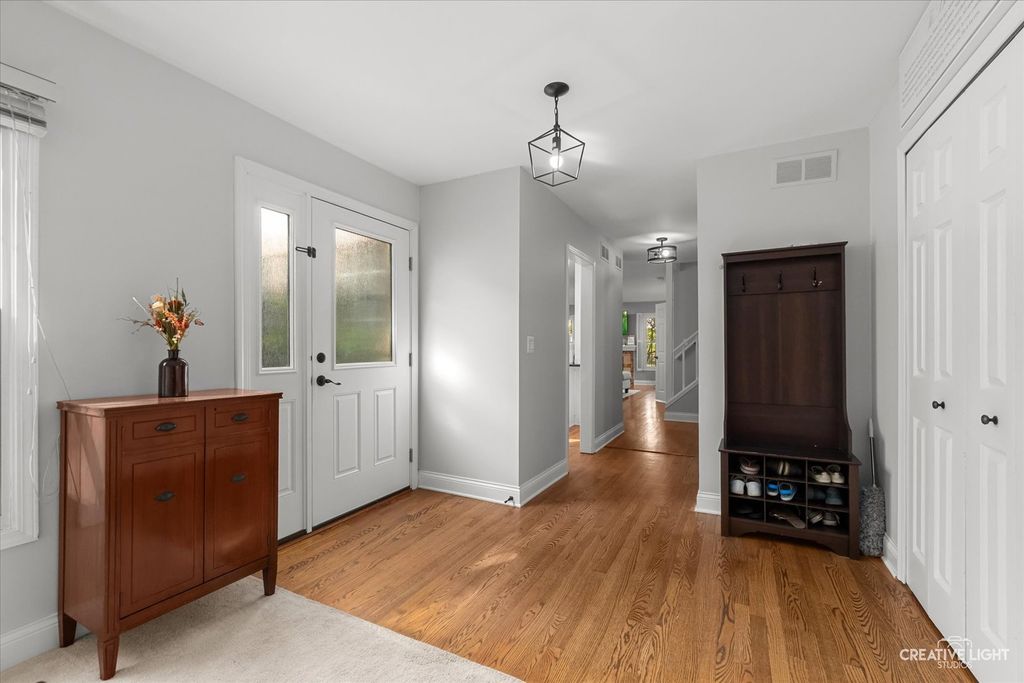1045 Wheaton Oaks Drive, Wheaton, IL 60187 — photo 4