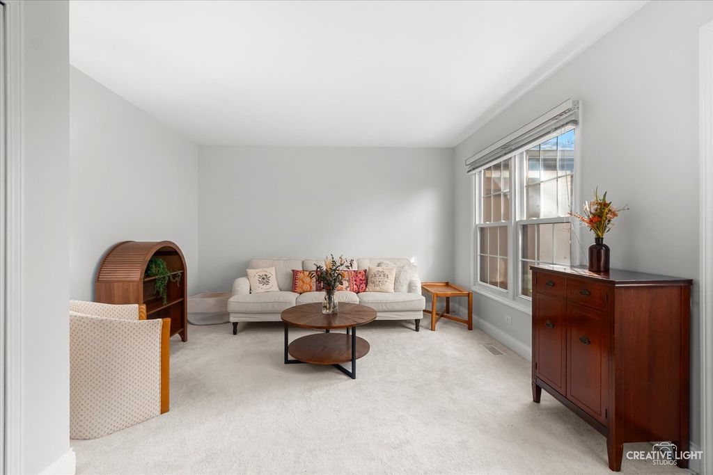 1045 Wheaton Oaks Drive, Wheaton, IL 60187 — photo 5