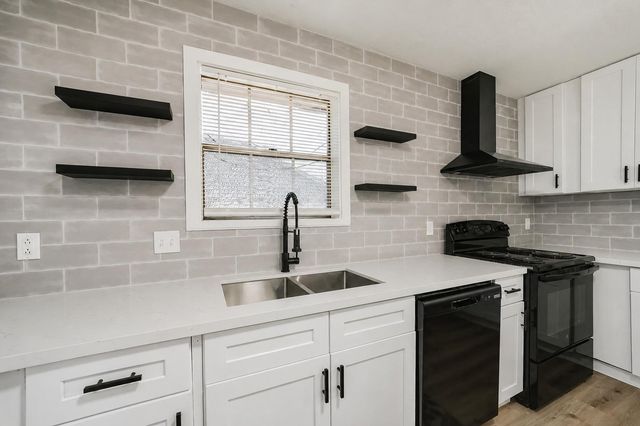 306 Red Bud Lane, Baytown, TX 77520
