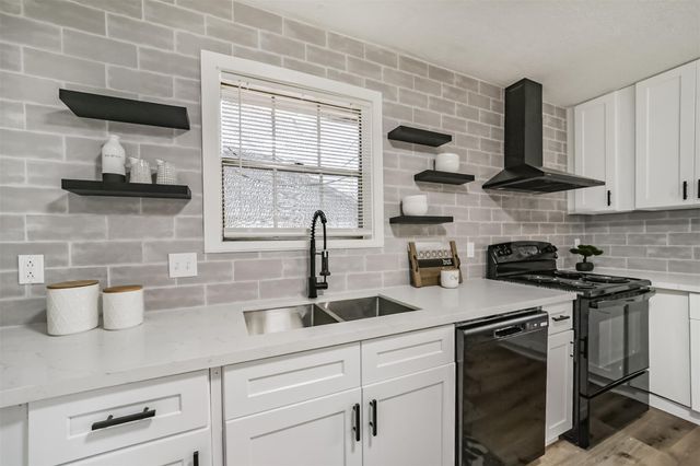 306 Red Bud Lane, Baytown, TX 77520