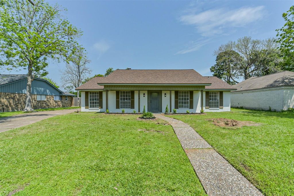 306 Red Bud Lane, Baytown, TX 77520