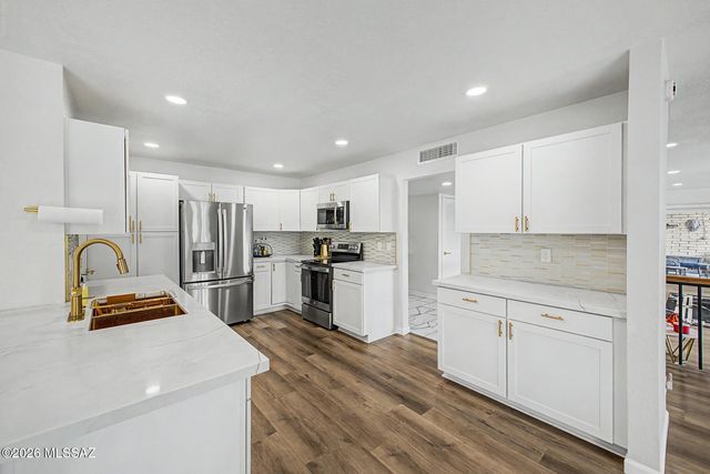1300 N Dorado Boulevard, Tucson, AZ 85715