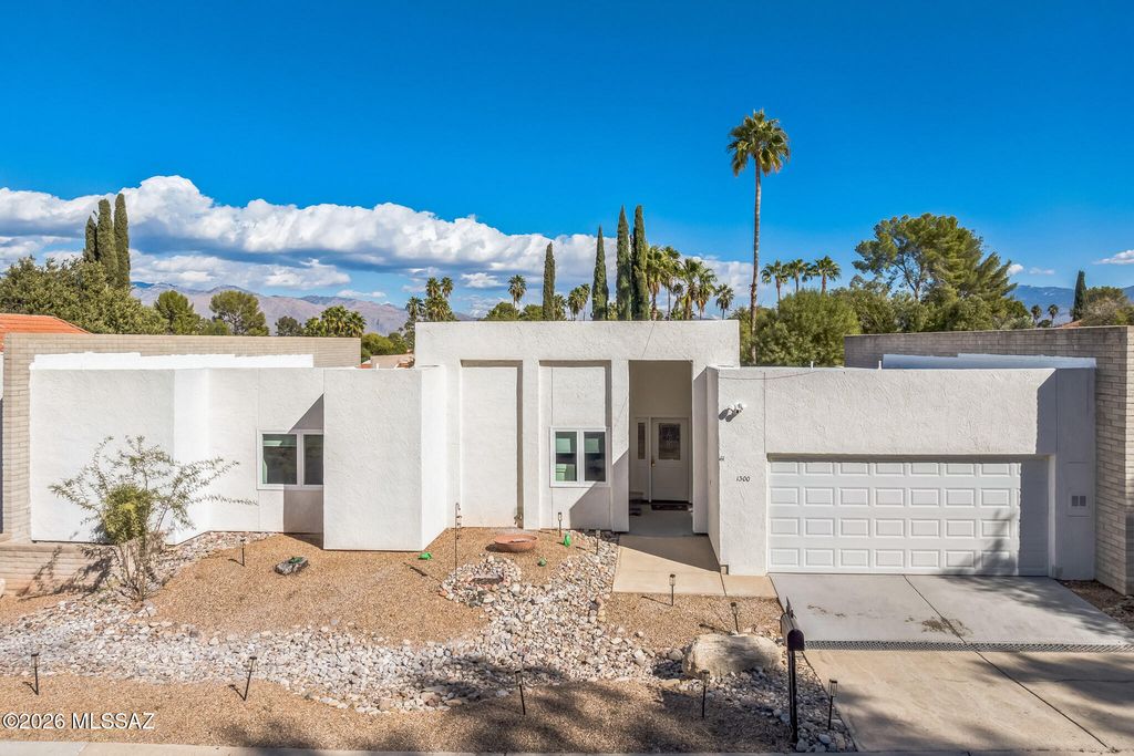 1300 N Dorado Boulevard, Tucson, AZ 85715