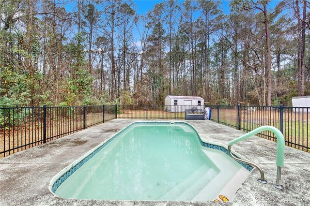 1025 Pine Needle Drive, Ellabell, GA 31308