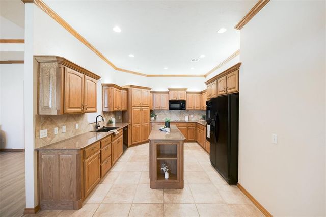 10681 NW 107th Street, Yukon, OK 73099