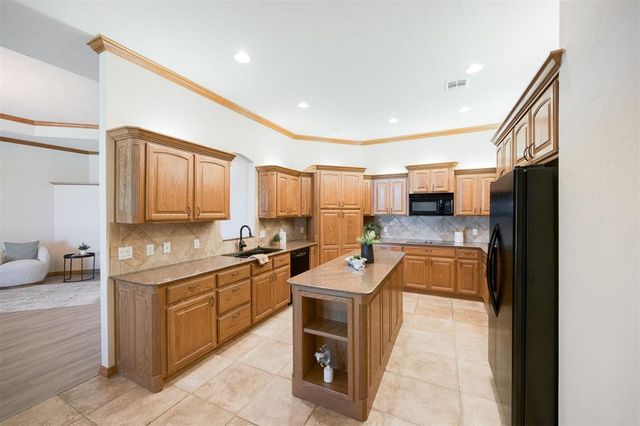 10681 NW 107th Street, Yukon, OK 73099