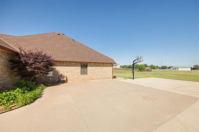 10681 NW 107th Street, Yukon, OK 73099