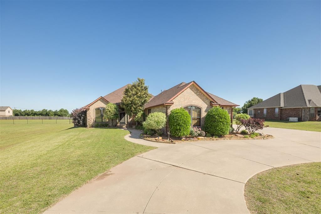 10681 NW 107th Street, Yukon, OK 73099