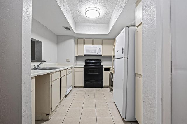 2814 S Bartell Drive 9, Houston, TX 77054
