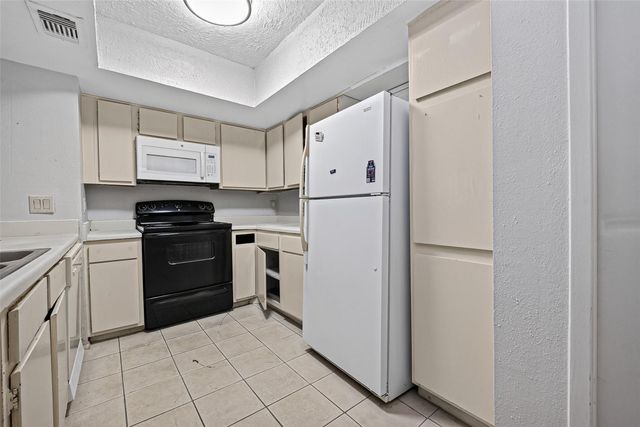 2814 S Bartell Drive 9, Houston, TX 77054