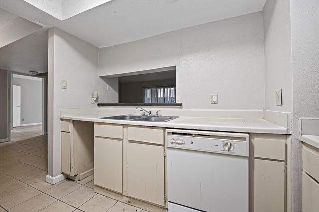 2814 S Bartell Drive 9, Houston, TX 77054
