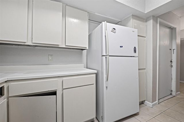2814 S Bartell Drive 9, Houston, TX 77054