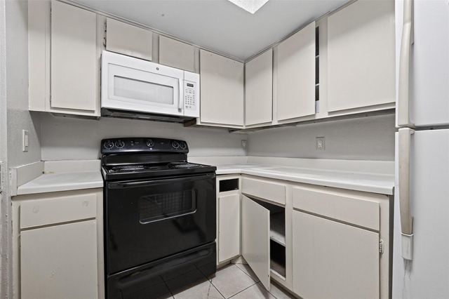 2814 S Bartell Drive 9, Houston, TX 77054