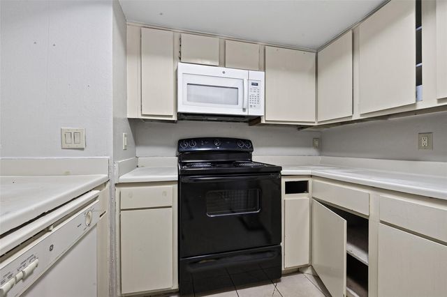 2814 S Bartell Drive 9, Houston, TX 77054