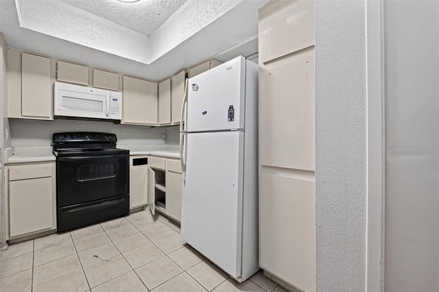 2814 S Bartell Drive 9, Houston, TX 77054