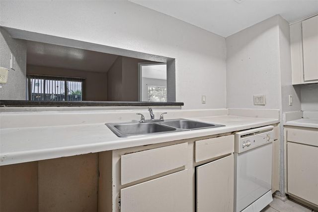 2814 S Bartell Drive 9, Houston, TX 77054