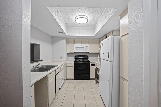 2814 S Bartell Drive 9, Houston, TX 77054