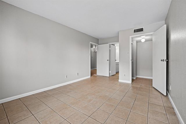 2814 S Bartell Drive 9, Houston, TX 77054